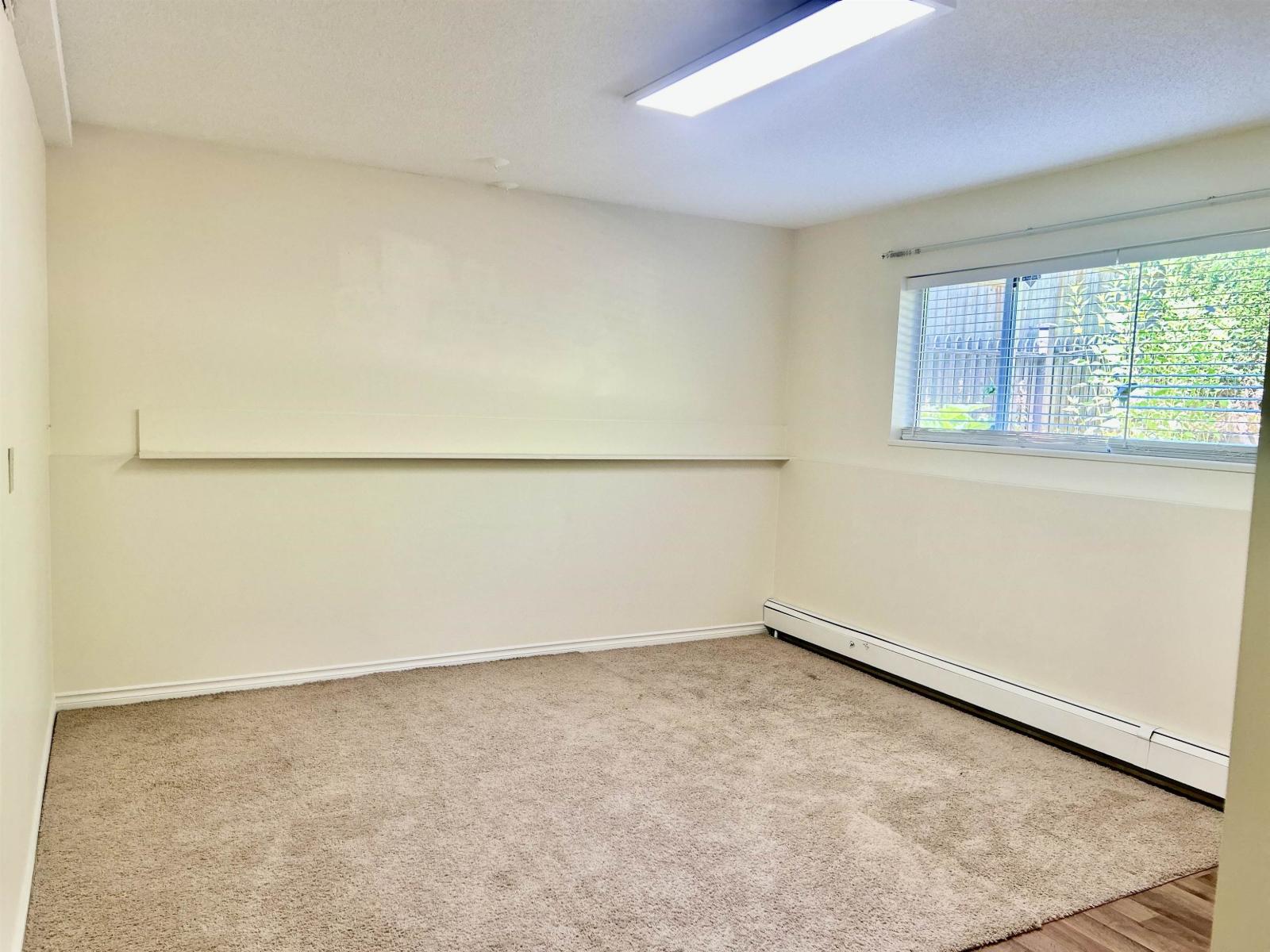 Photo 10 of 15837 Pacific Avenue, White Rock BC
