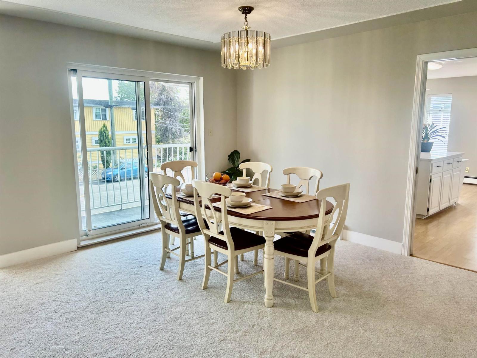 Photo 11 of 15837 Pacific Avenue, White Rock BC