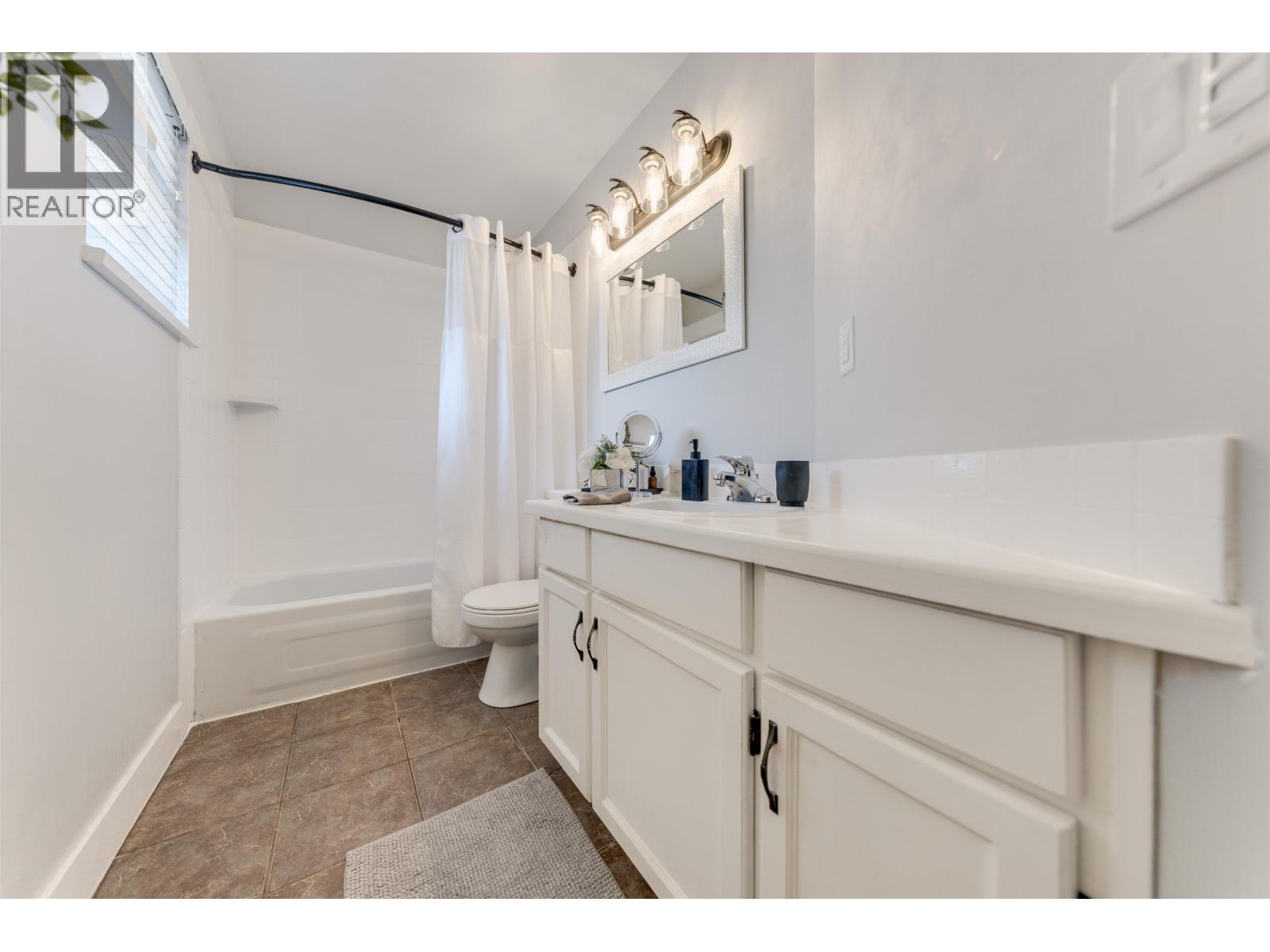 11 20681 THORNE AVENUE, Maple Ridge