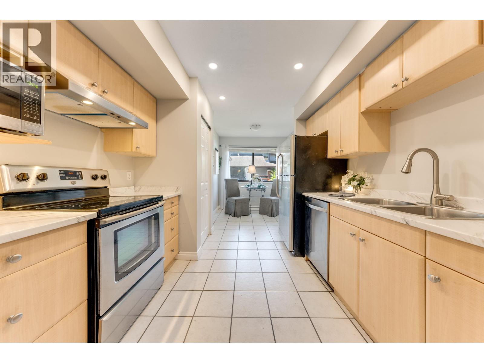 11 20681 THORNE AVENUE, Maple Ridge