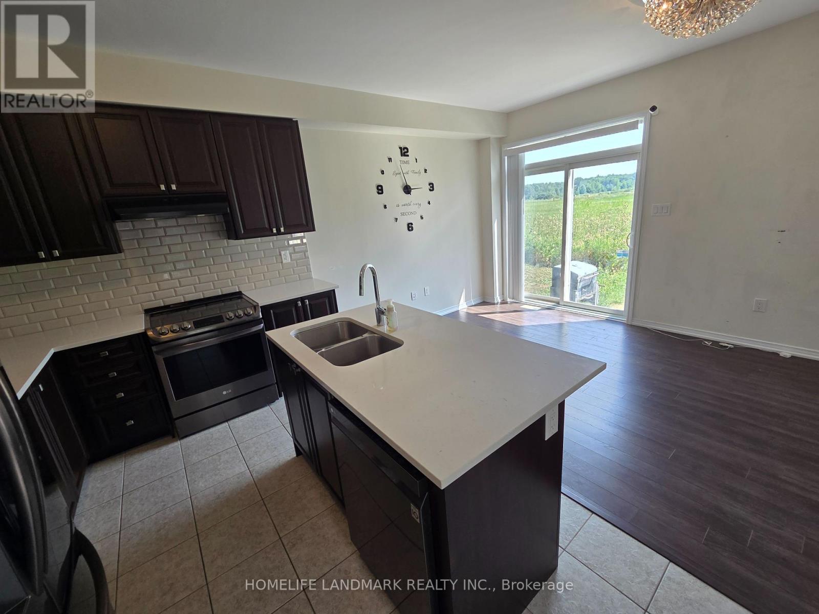 Photo 10 of 8834 Sourgum Avenue, Niagara Falls ON