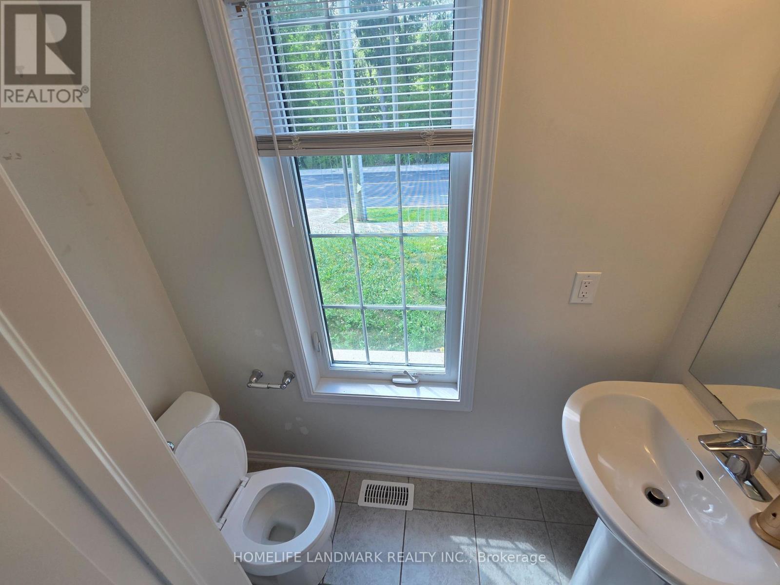 Photo 20 of 8834 Sourgum Avenue, Niagara Falls ON