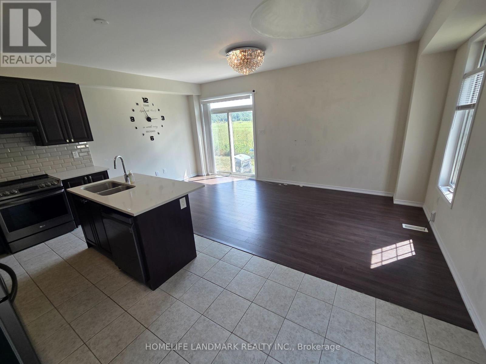 Photo 11 of 8834 Sourgum Avenue, Niagara Falls ON