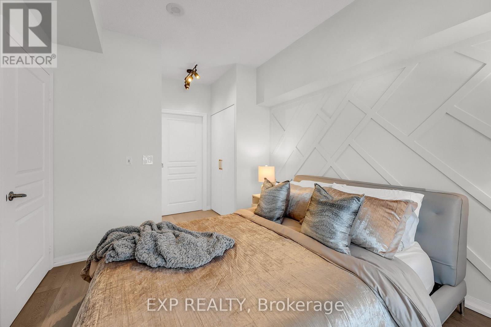 Photo 15 of 3307 223 Webb Drive, Mississauga ON