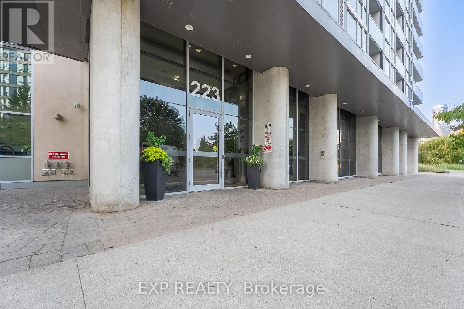 Photo 2 of 3307 223 Webb Drive, Mississauga ON
