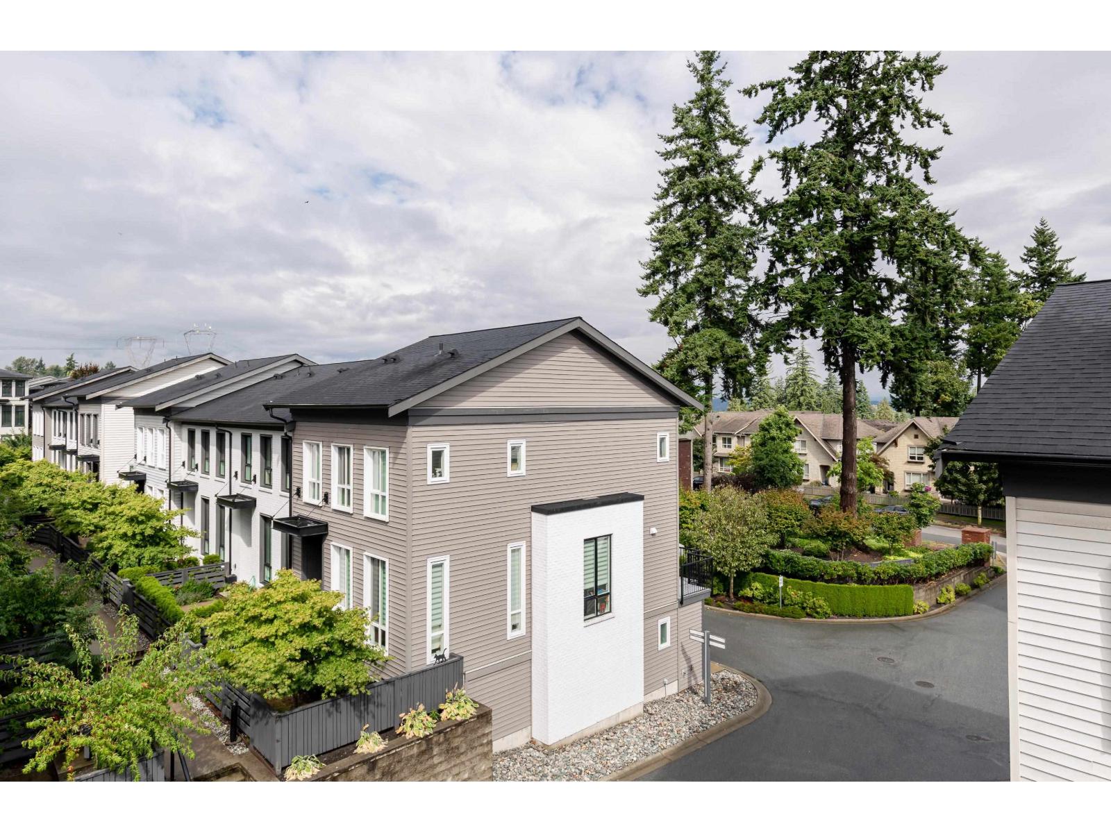 Photo 4 of 84 15828 27 Avenue, Surrey BC