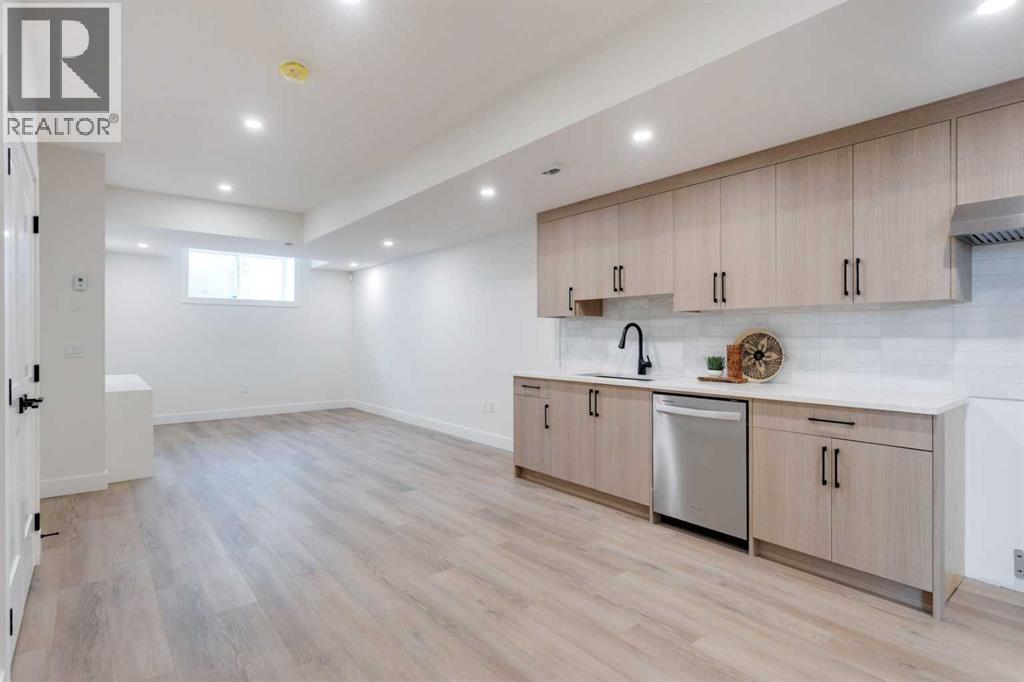 Single Family House for Sale in   Avenue NE Renfrew Calgary 