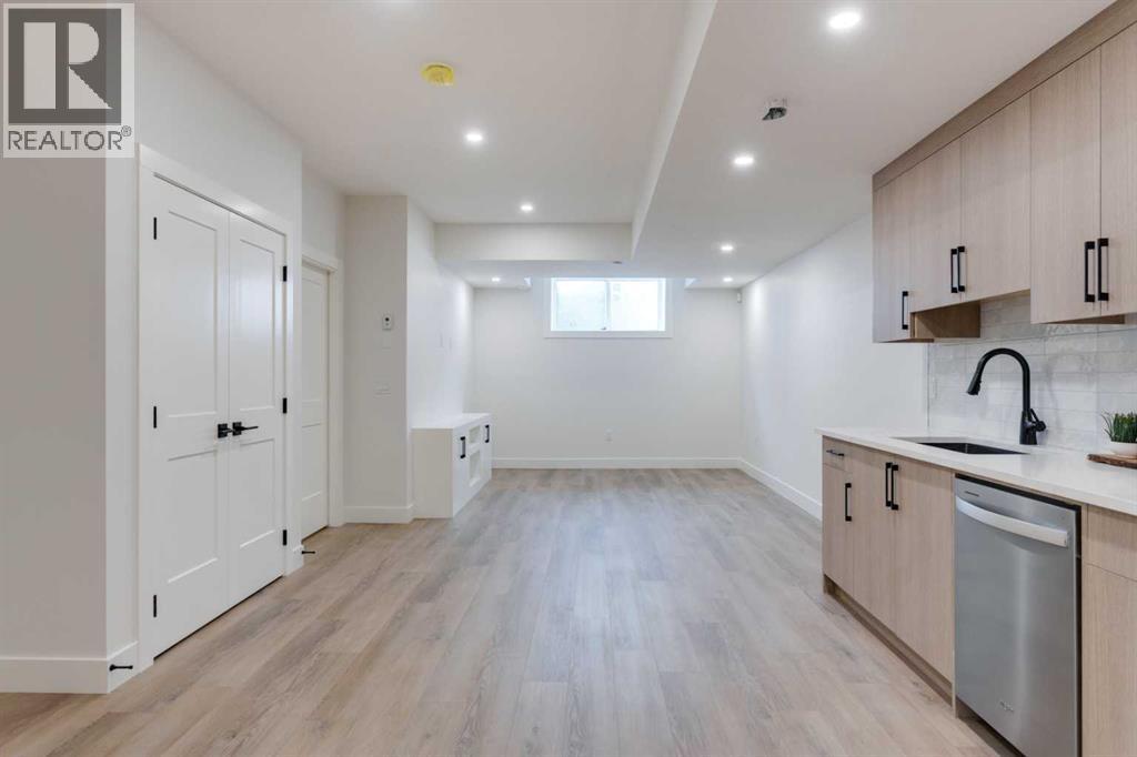 Single Family House for Sale in   Avenue NE Renfrew Calgary 