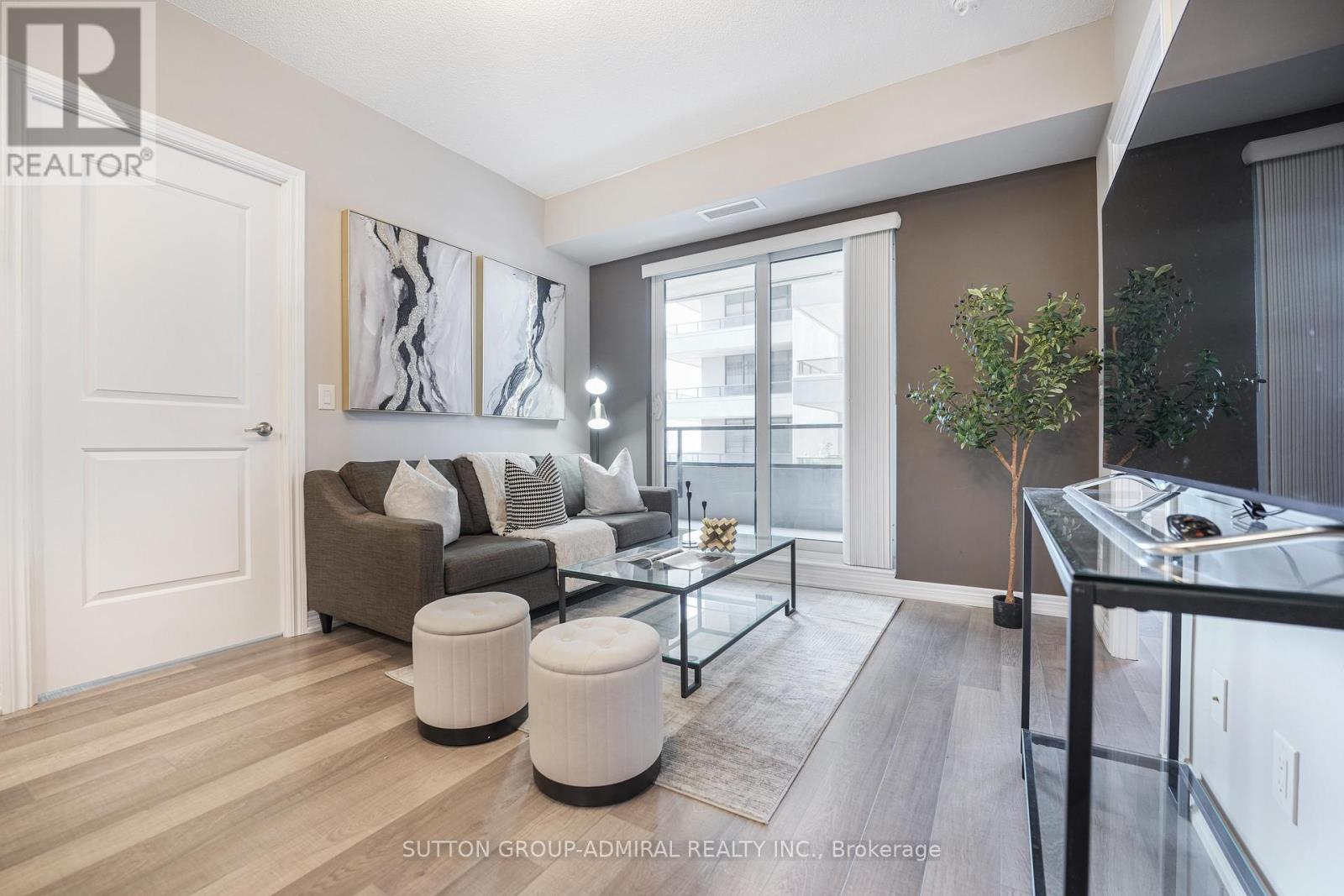 Photo 10 of 1016 9255 Jane Street, Vaughan ON