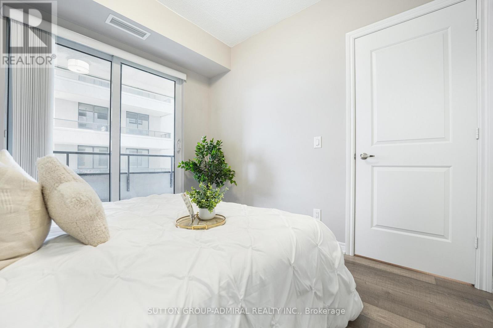 Photo 14 of 1016 9255 Jane Street, Vaughan ON