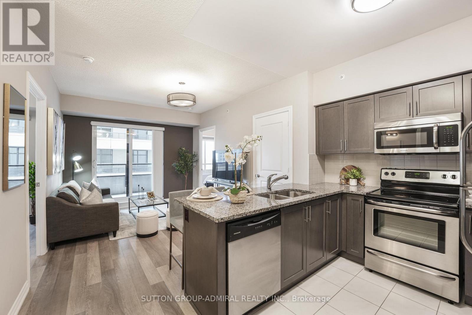 Photo 8 of 1016 9255 Jane Street, Vaughan ON