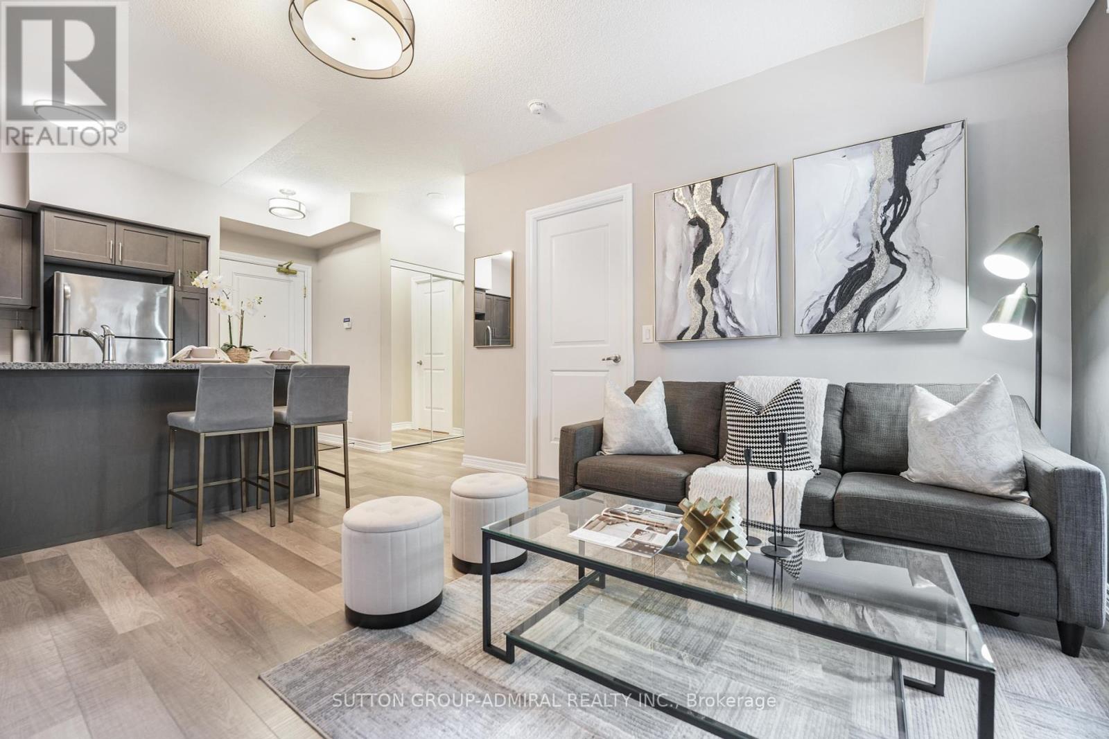 Photo 9 of 1016 9255 Jane Street, Vaughan ON