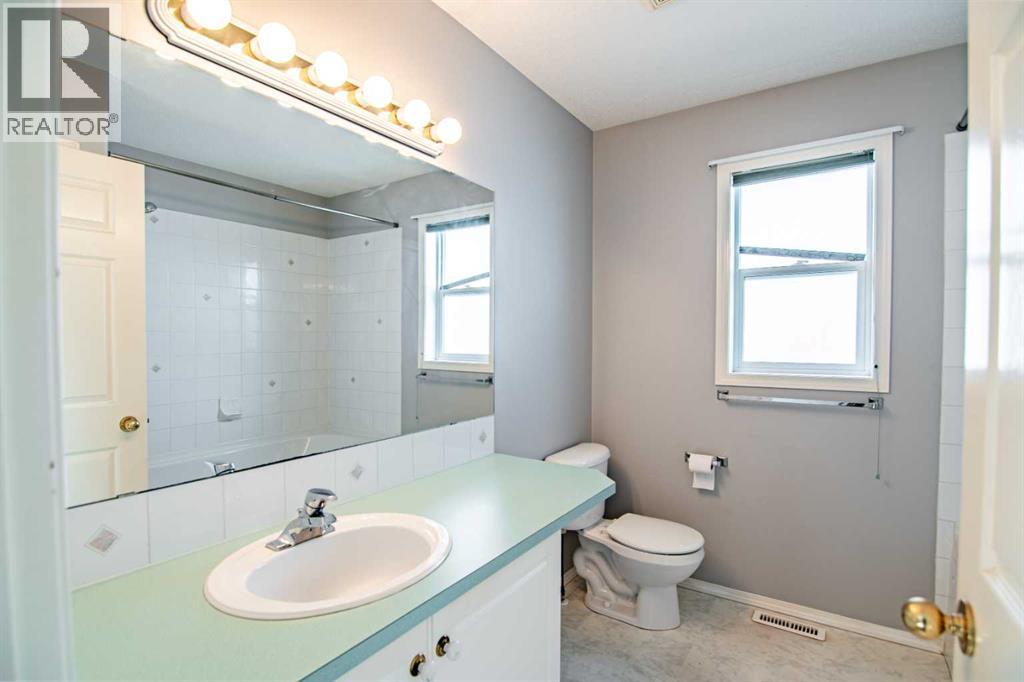 Photo 13 of 21 Ralston Crescent, Red Deer AB