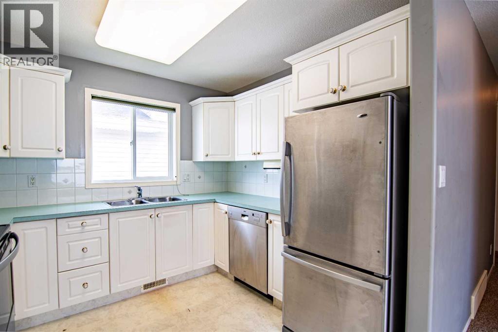Photo 8 of 21 Ralston Crescent, Red Deer AB