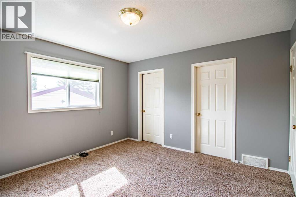 Photo 9 of 21 Ralston Crescent, Red Deer AB