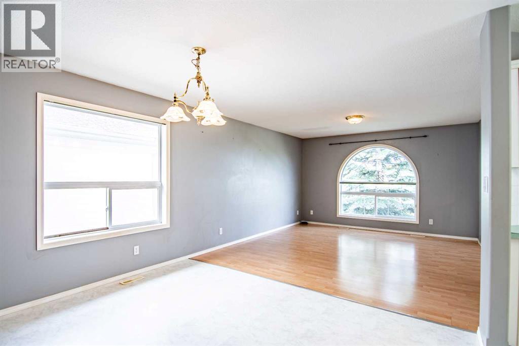 Photo 4 of 21 Ralston Crescent, Red Deer AB