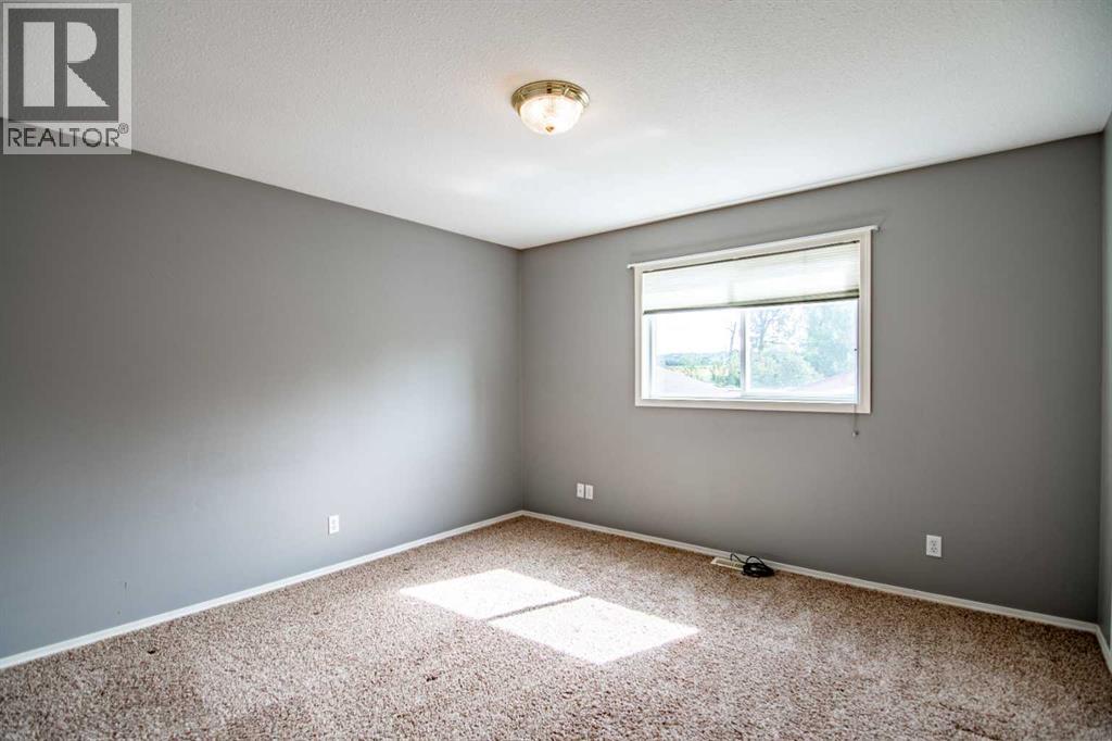 Photo 10 of 21 Ralston Crescent, Red Deer AB