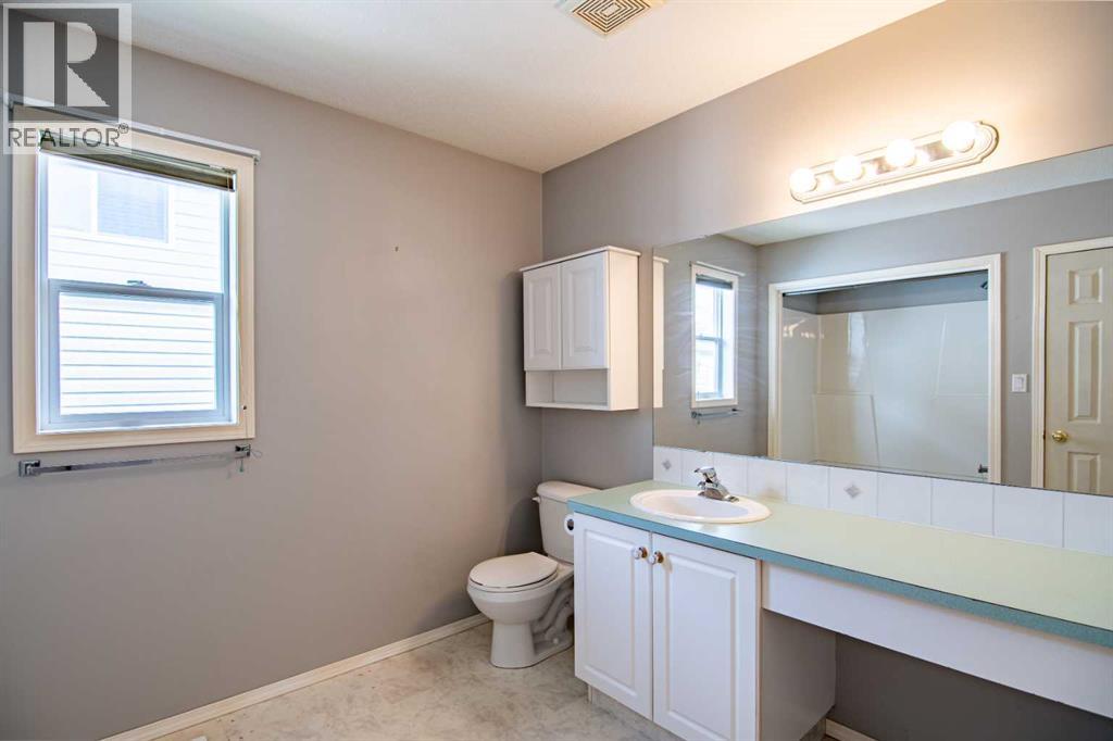 Photo 18 of 21 Ralston Crescent, Red Deer AB