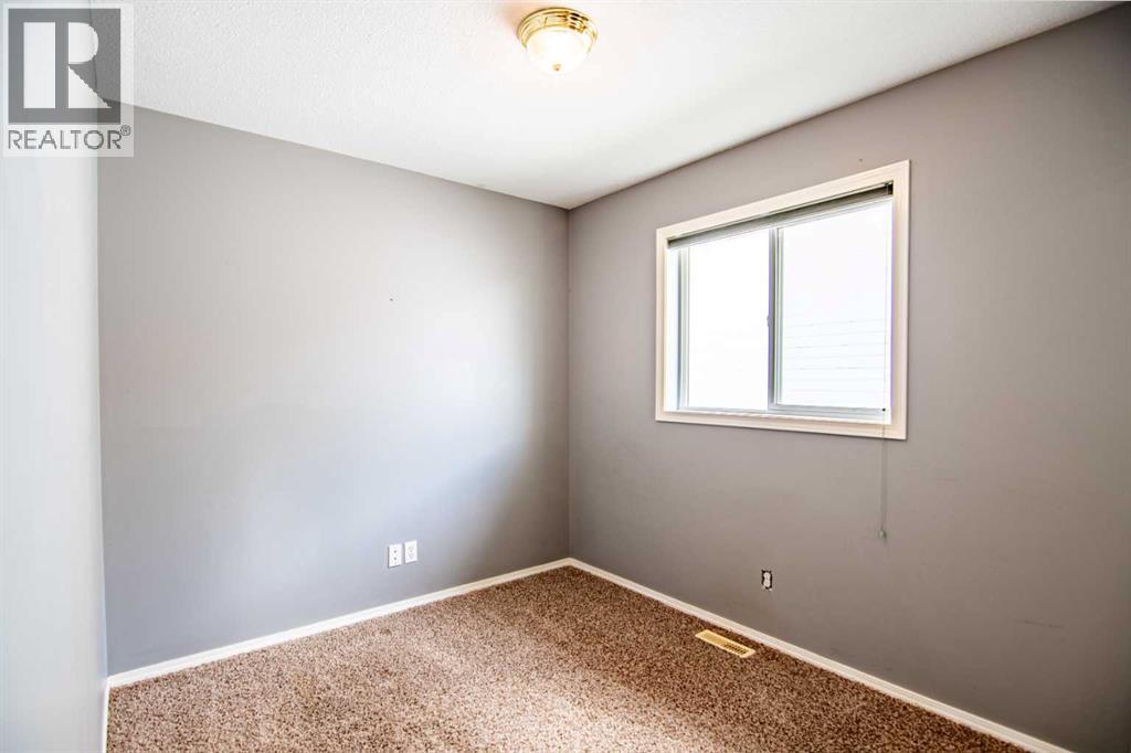 Photo 16 of 21 Ralston Crescent, Red Deer AB