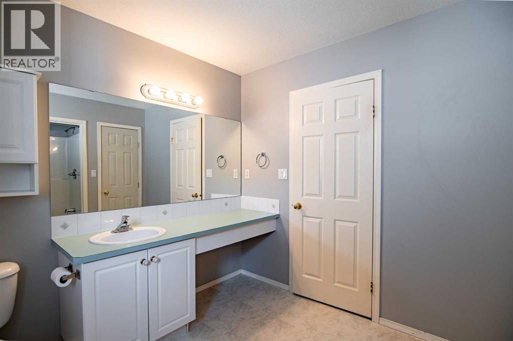 Photo 14 of 21 Ralston Crescent, Red Deer AB
