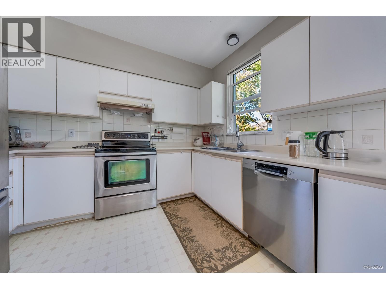 Photo 9 of 23 12331 Mcneely Drive, Richmond BC