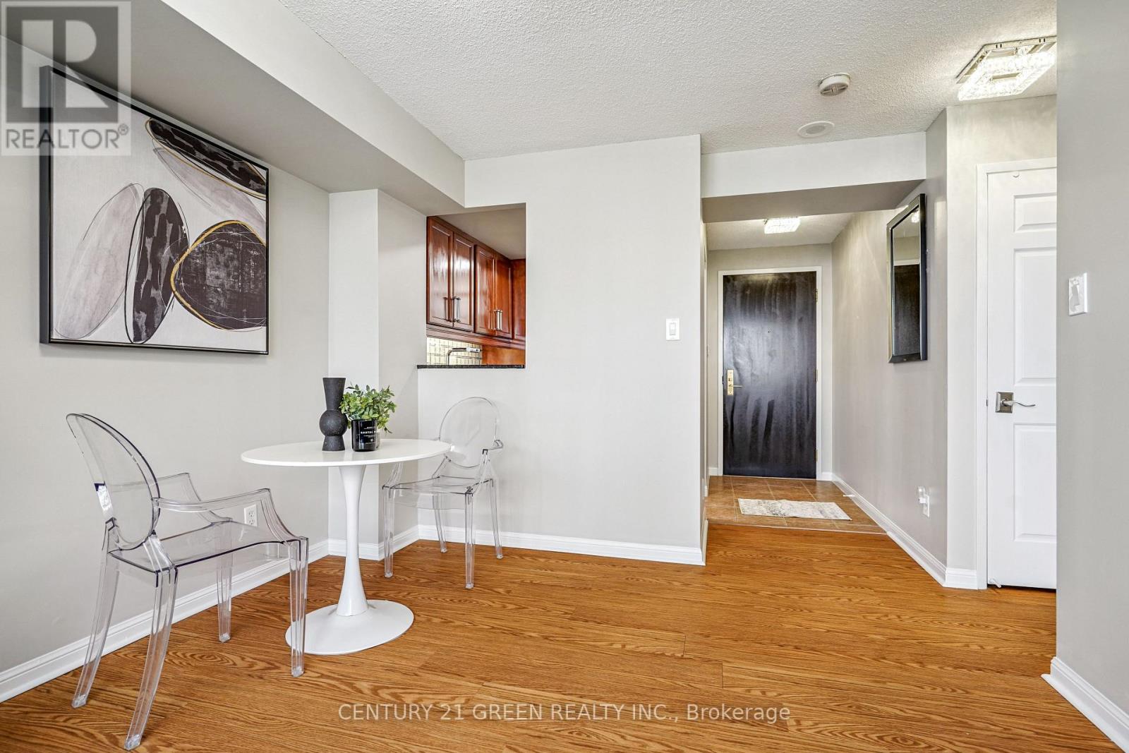 Photo 14 of 613 55 Kingsbridge Garden Circle, Mississauga ON
