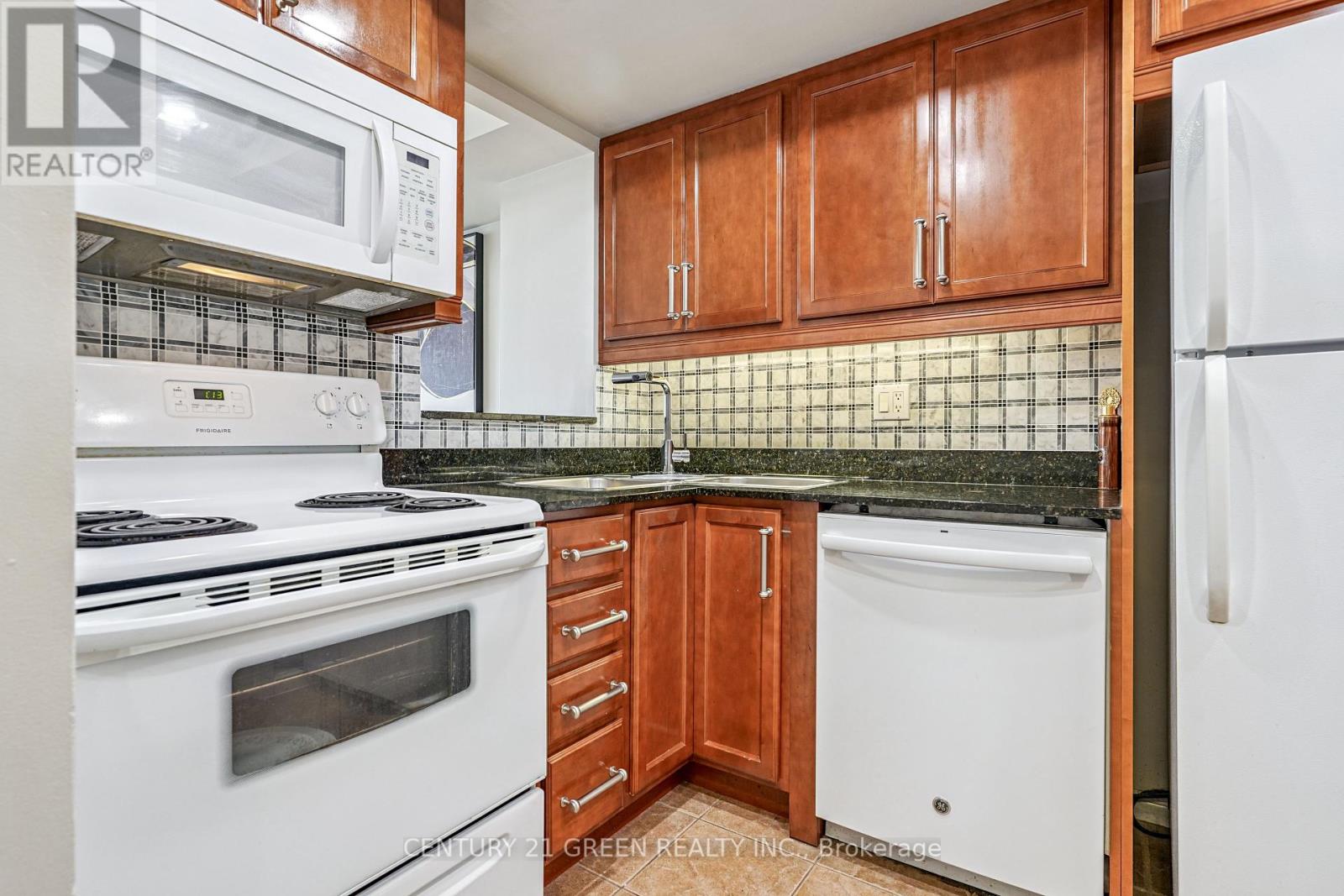 Photo 15 of 613 55 Kingsbridge Garden Circle, Mississauga ON