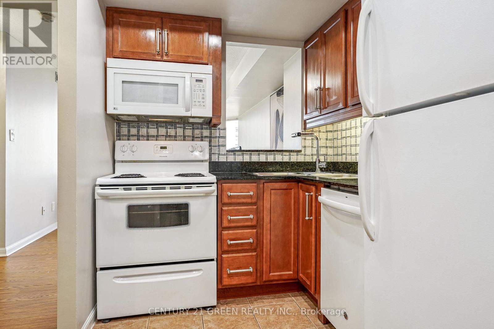 Photo 16 of 613 55 Kingsbridge Garden Circle, Mississauga ON