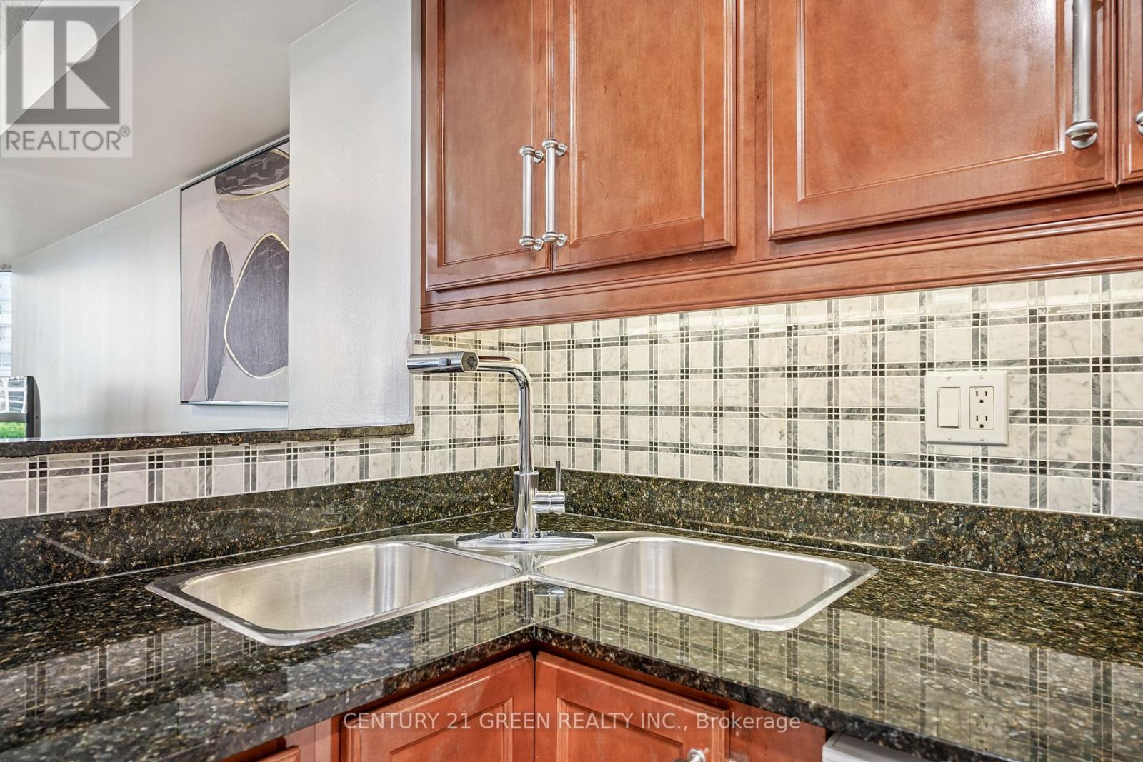 Photo 17 of 613 55 Kingsbridge Garden Circle, Mississauga ON
