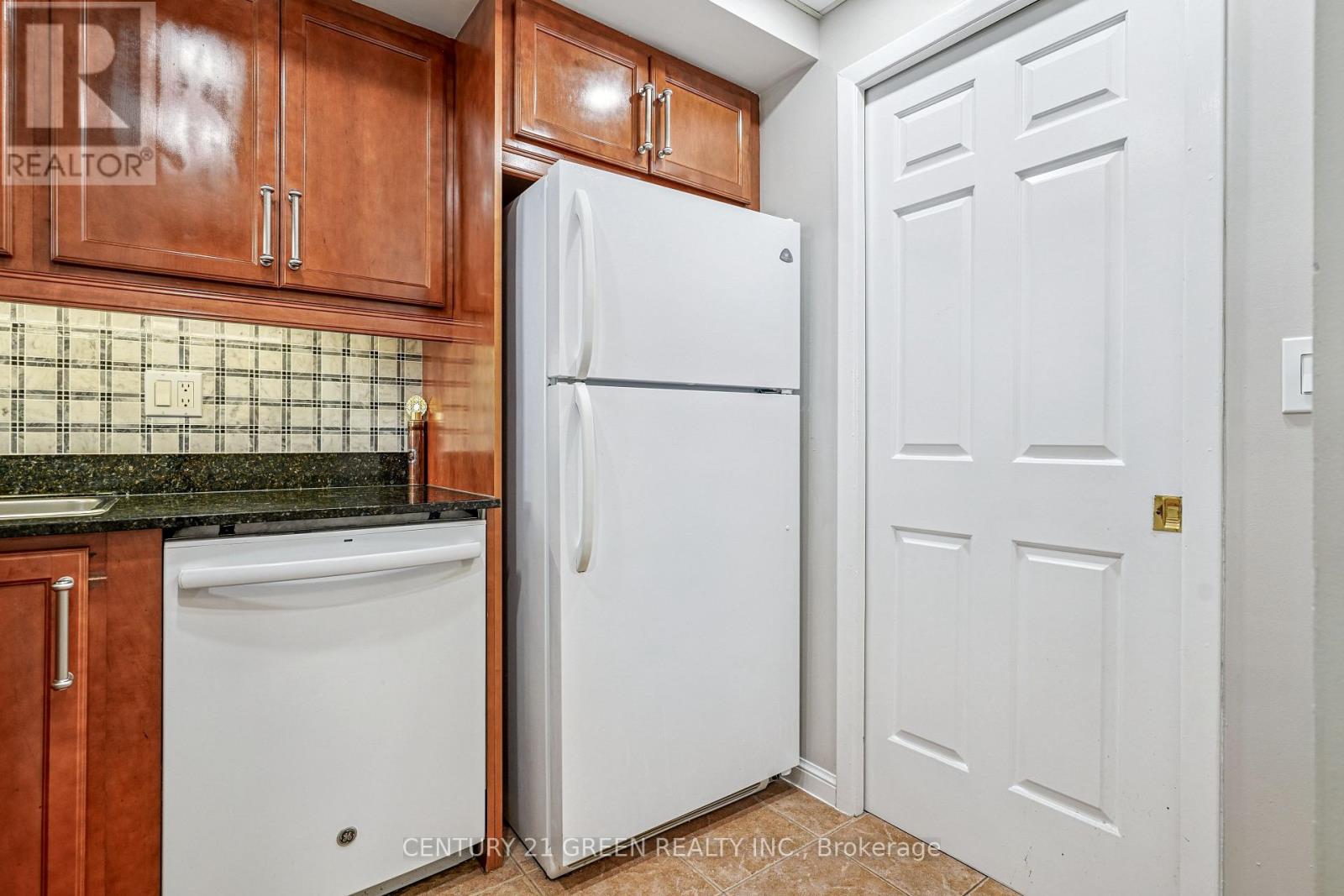 Photo 18 of 613 55 Kingsbridge Garden Circle, Mississauga ON