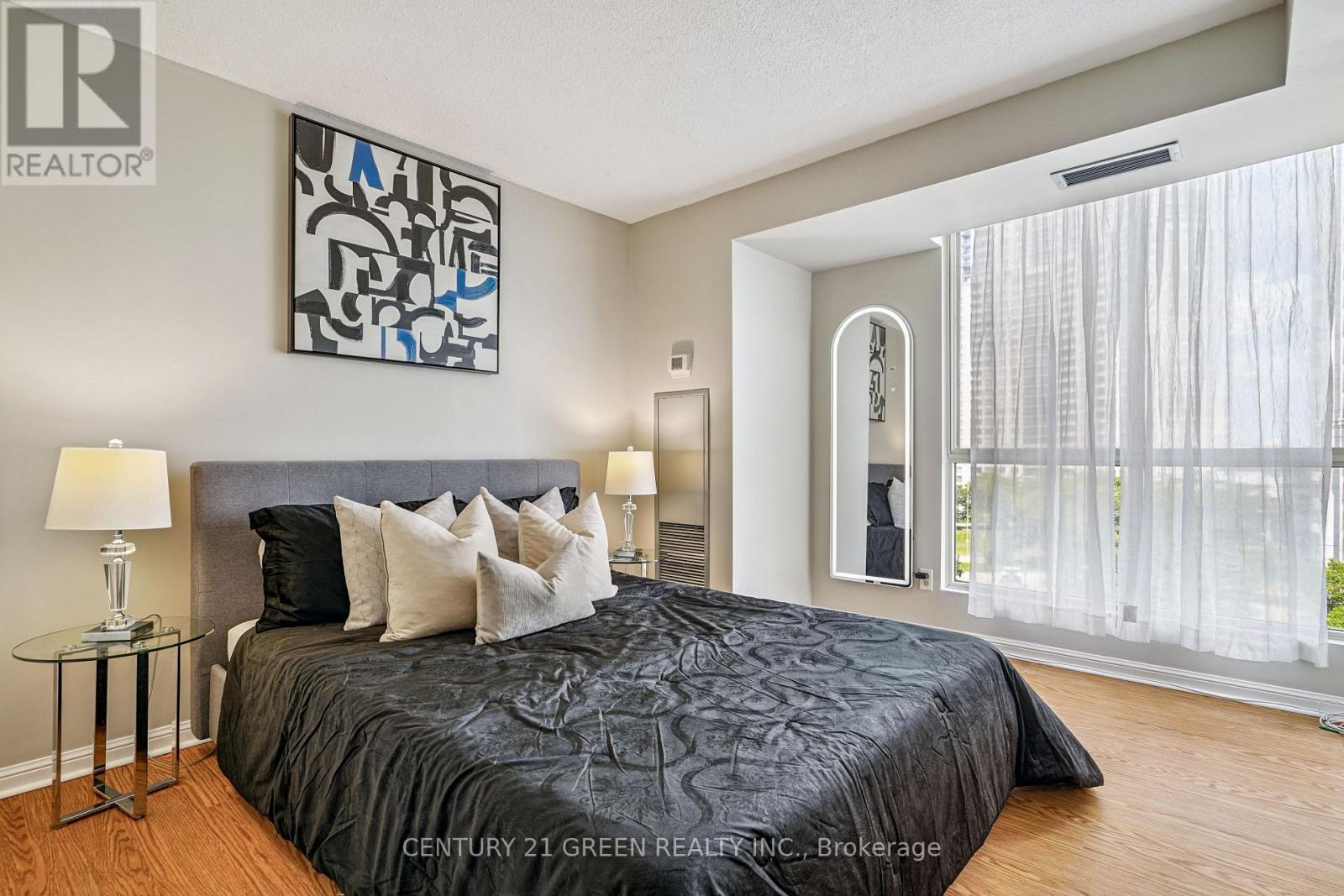 Photo 21 of 613 55 Kingsbridge Garden Circle, Mississauga ON