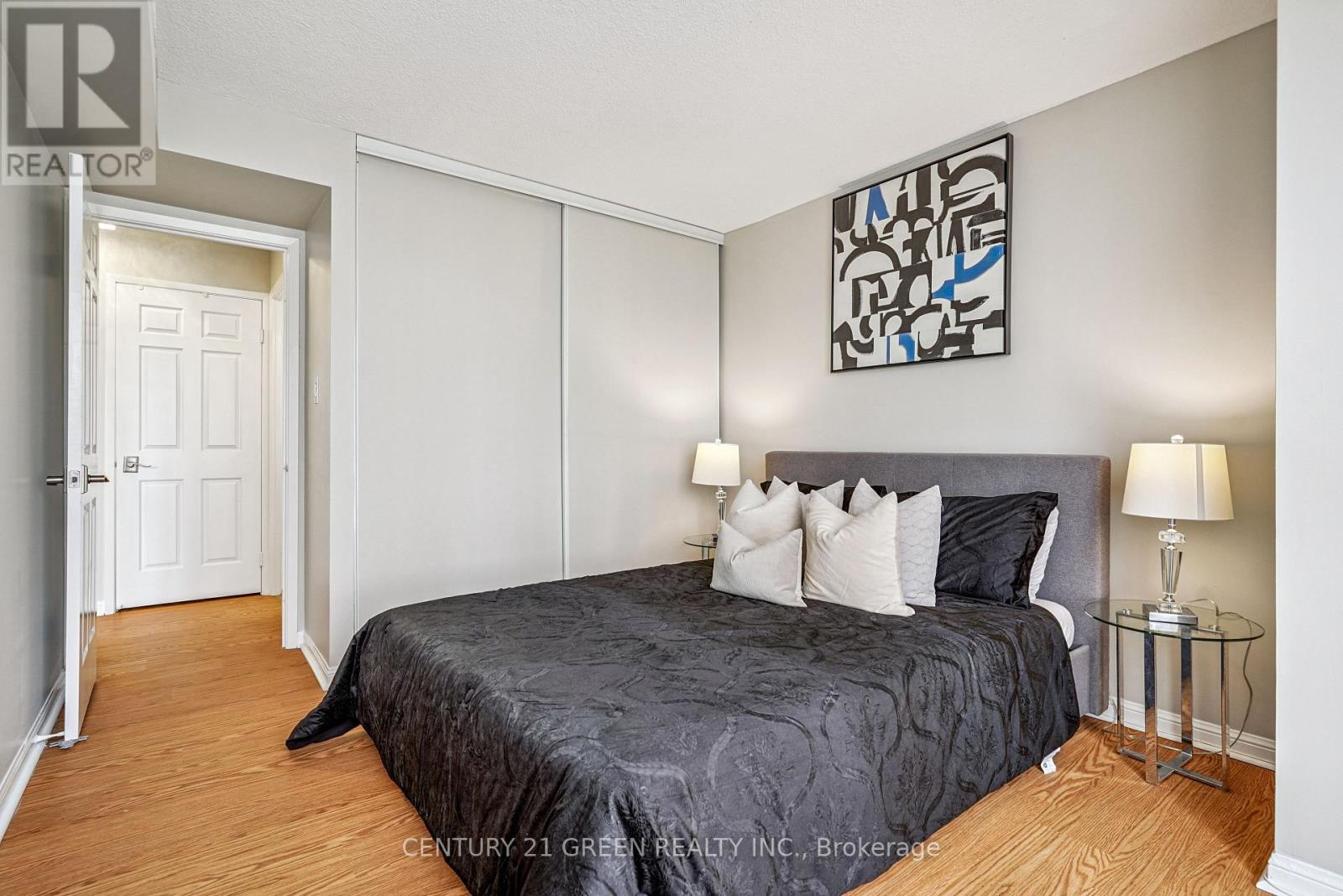 Photo 22 of 613 55 Kingsbridge Garden Circle, Mississauga ON