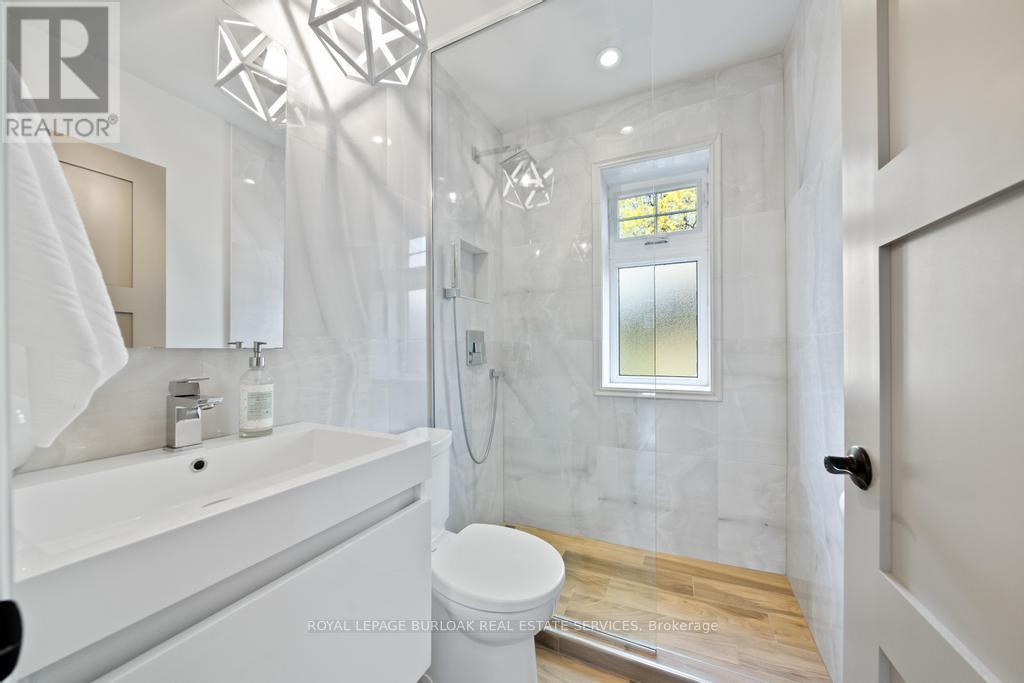 Photo 19 of 321 Guelph Line, Burlington ON