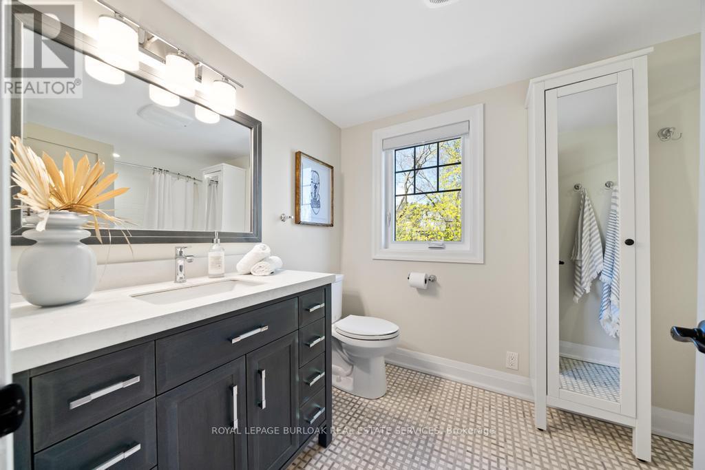 Photo 25 of 321 Guelph Line, Burlington ON