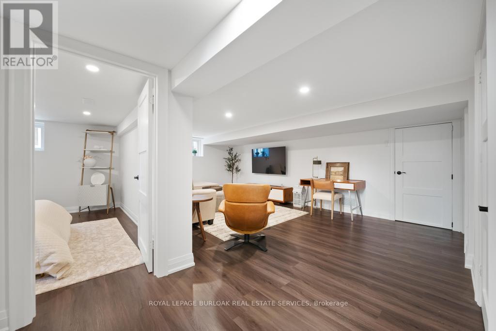 Photo 32 of 321 Guelph Line, Burlington ON