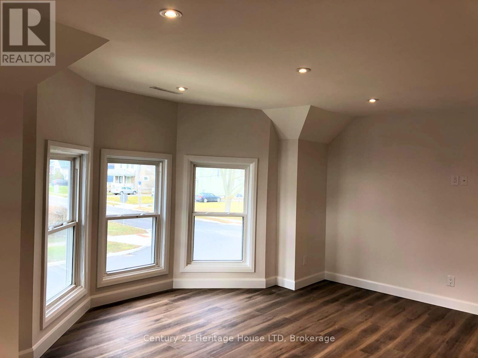 Photo 4 of Upper 61 Phipps Street, Fort Erie ON