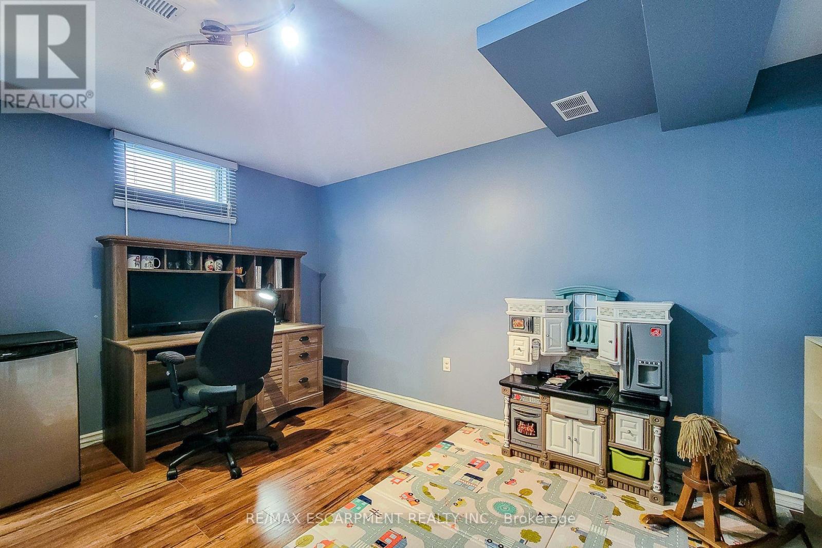 Photo 48 of 76 Baxter Crescent, Thorold ON