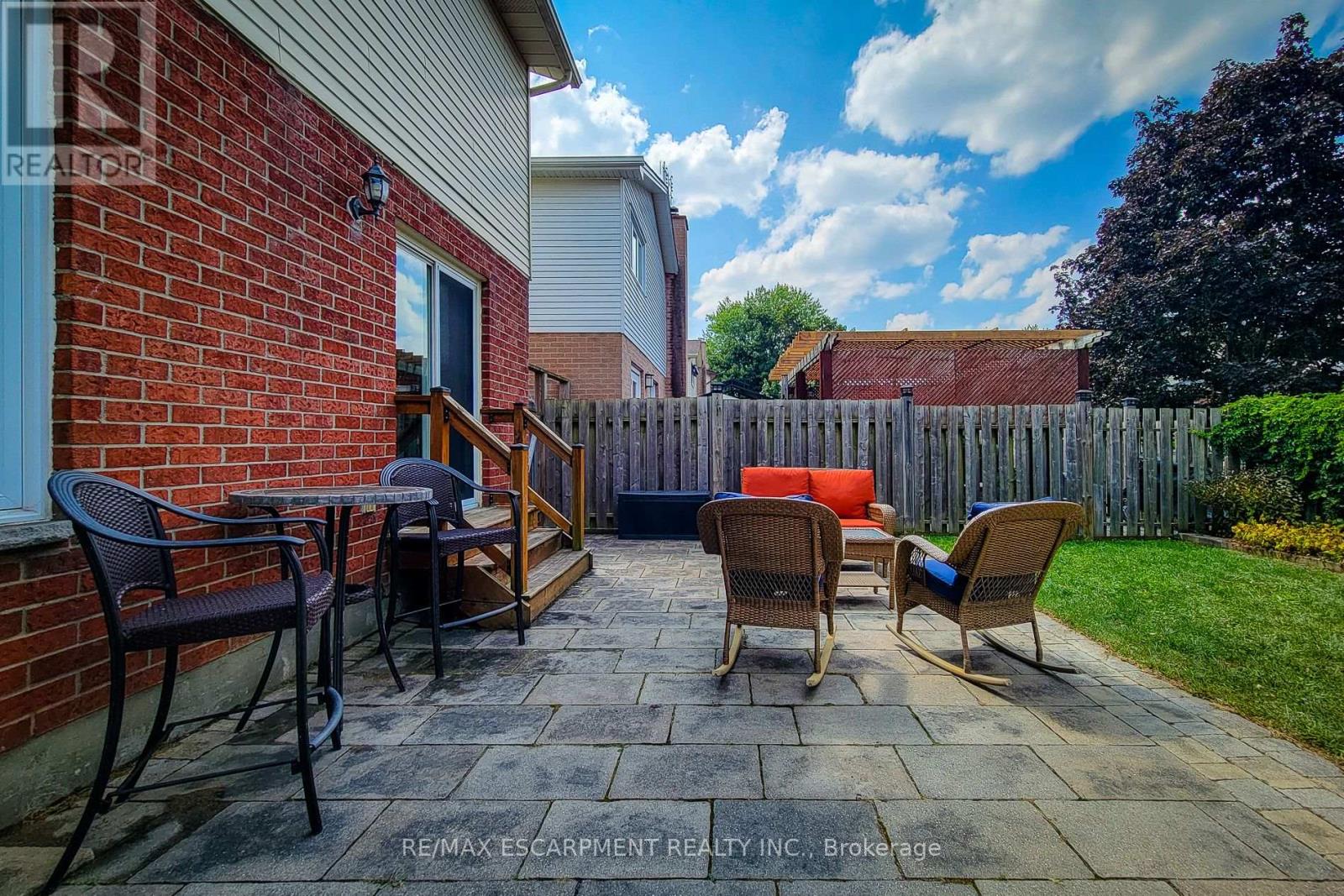 Photo 5 of 76 Baxter Crescent, Thorold ON