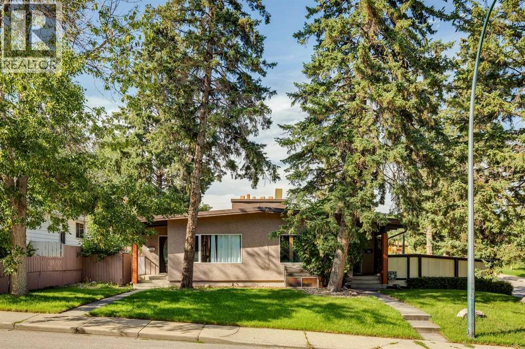 702 53 Avenue SW, Calgary, Alberta