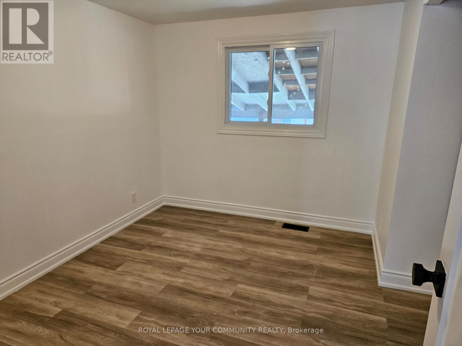 Photo 8 of 39 Eastern Avenue, New Tecumseth ON