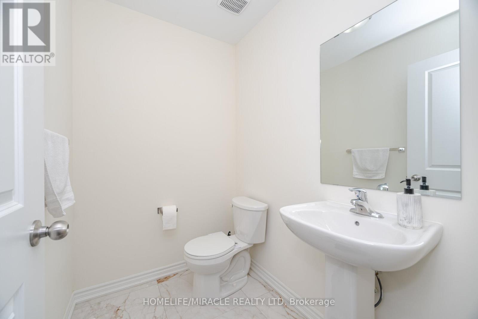 Photo 38 of 7 Aldenham Street, Brampton ON