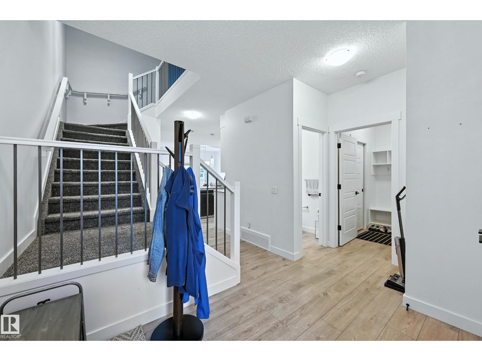 Photo 11 of 16603 31 Av Sw, Edmonton AB