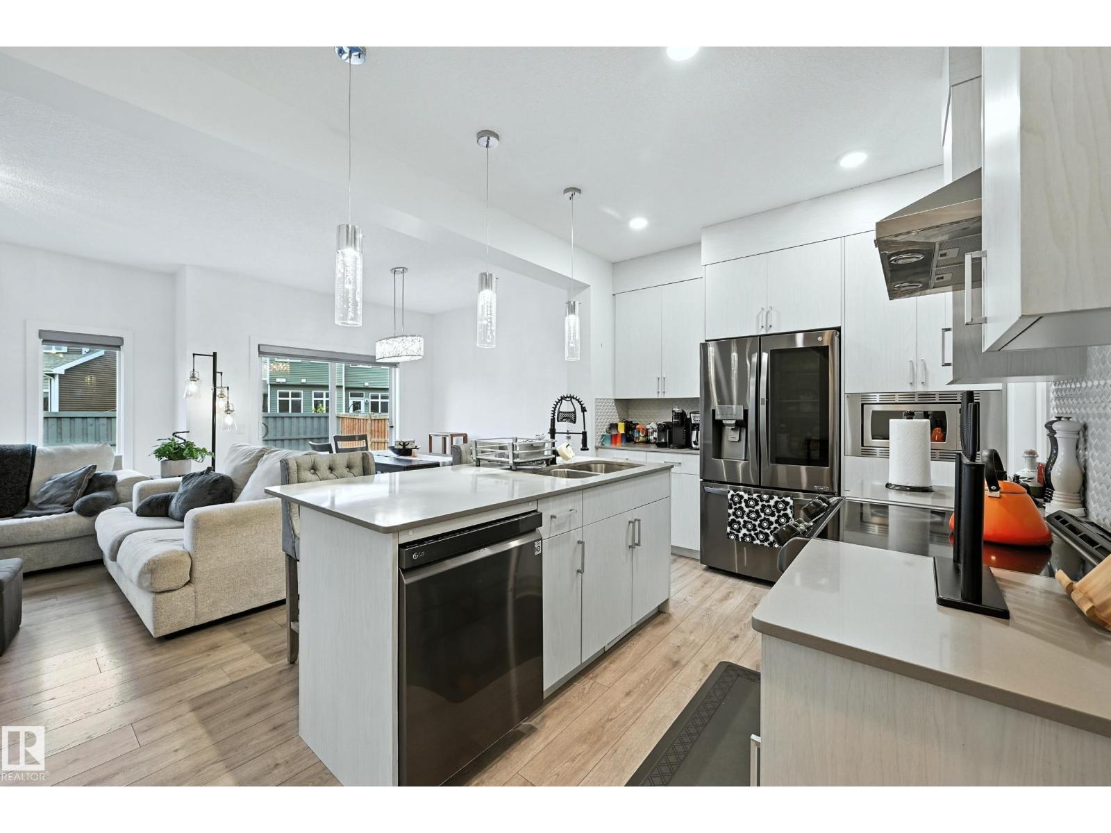 Photo 2 of 16603 31 Av Sw, Edmonton AB