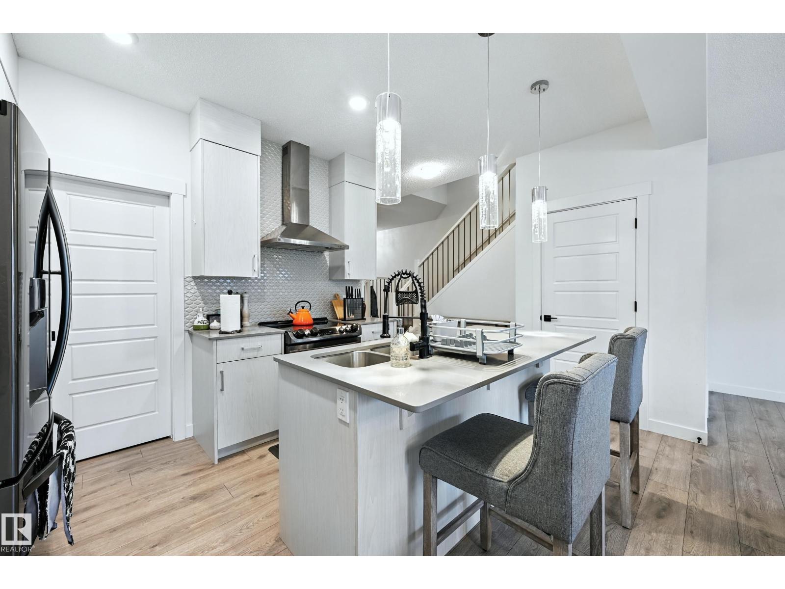 Photo 4 of 16603 31 Av Sw, Edmonton AB