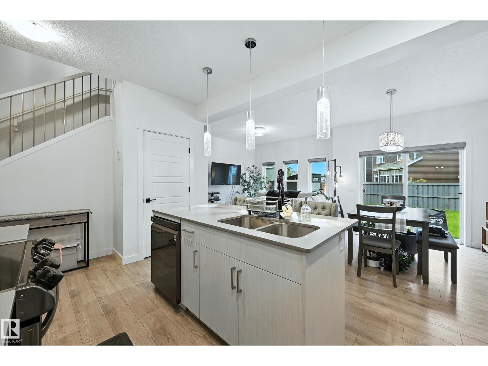 Photo 5 of 16603 31 Av Sw, Edmonton AB
