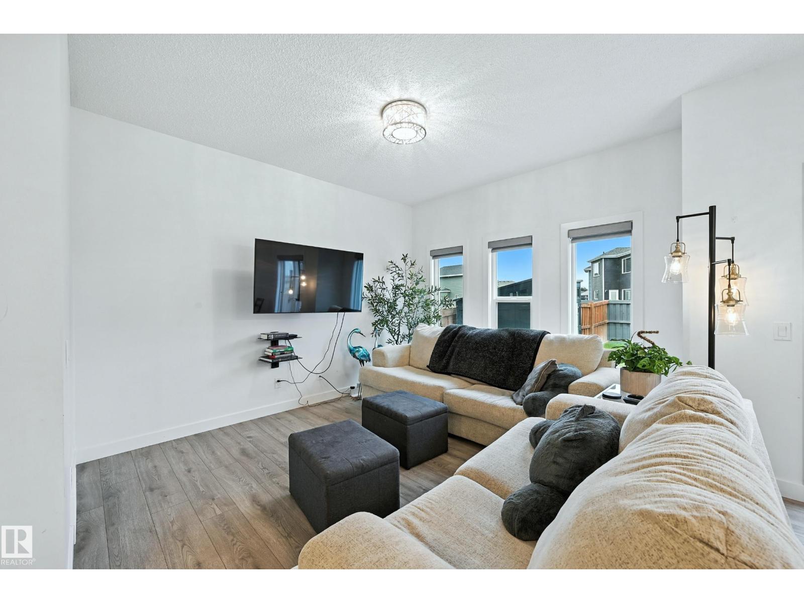 Photo 9 of 16603 31 Av Sw, Edmonton AB
