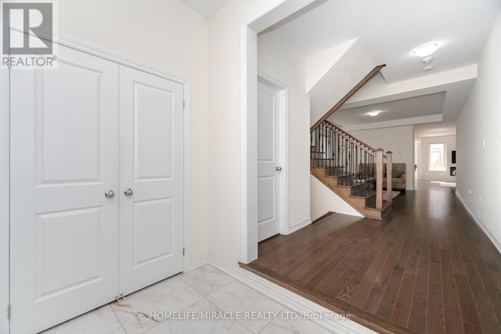 Photo 2 of 7 Aldenham Street, Brampton ON