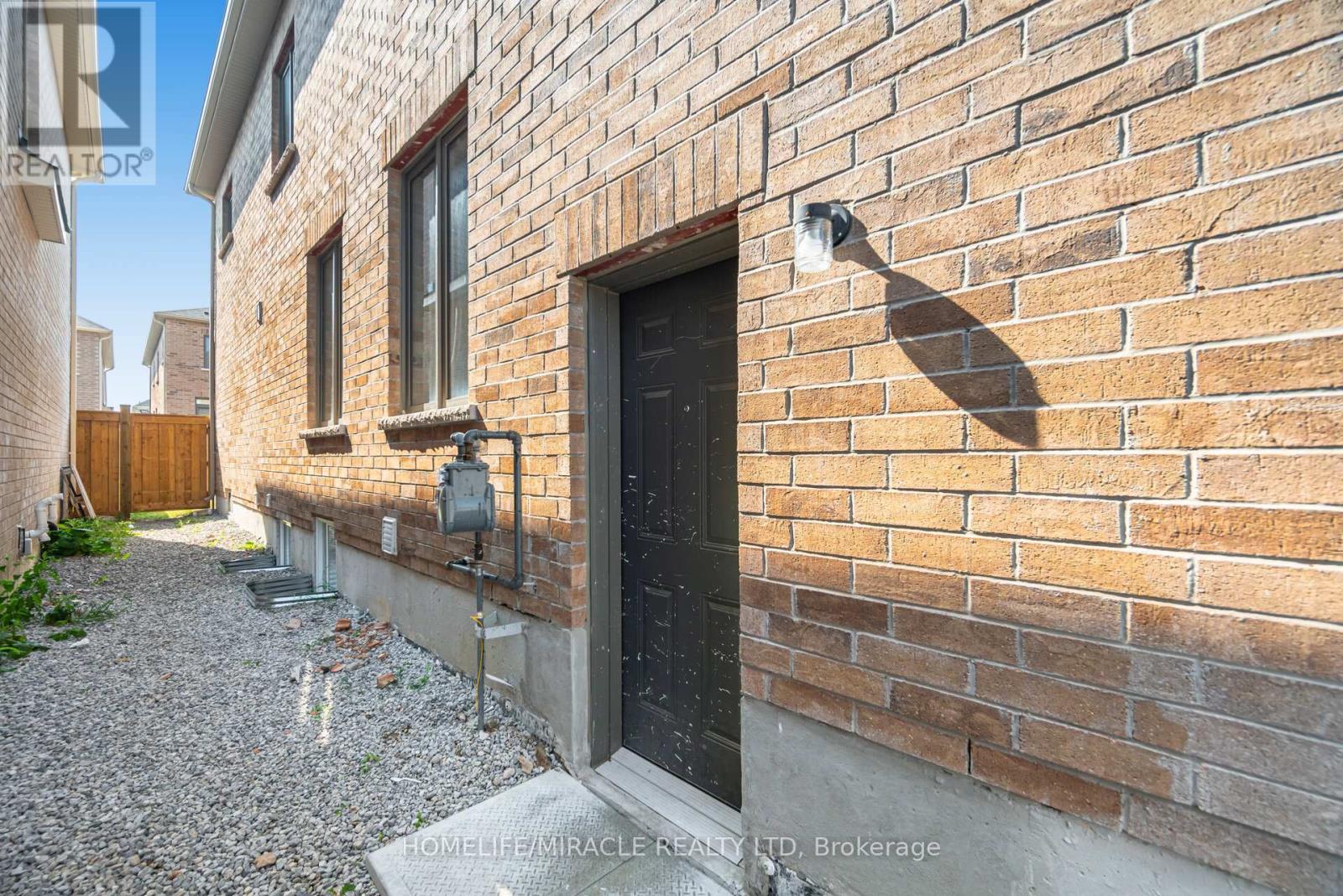 Photo 46 of 7 Aldenham Street, Brampton ON