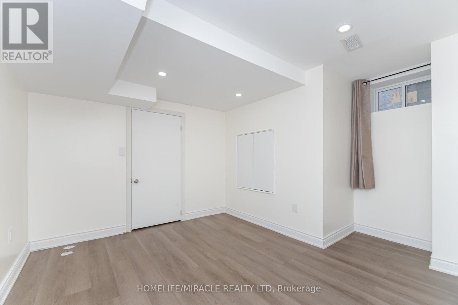 Photo 10 of 7 Aldenham Street, Brampton ON