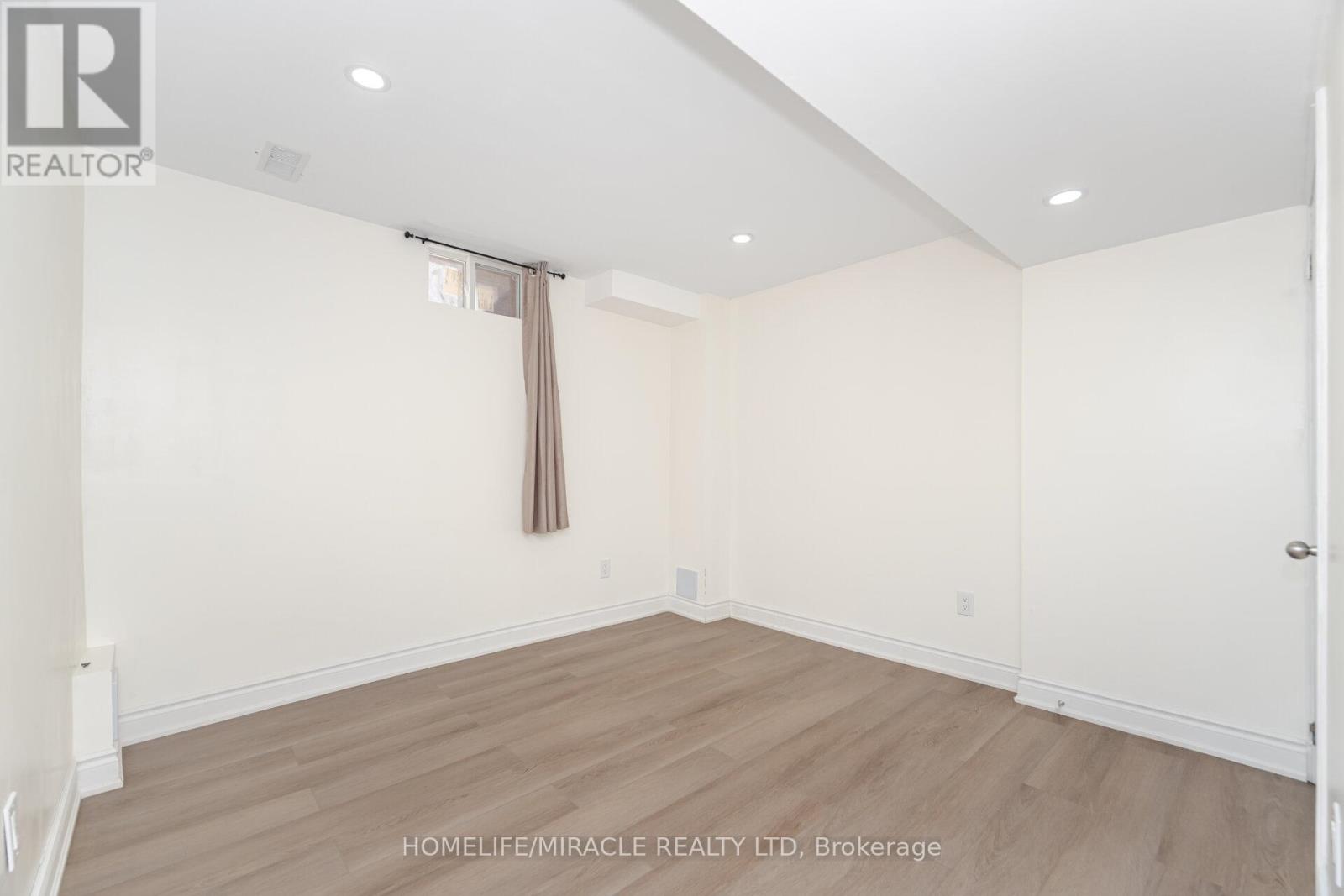 Photo 24 of 7 Aldenham Street, Brampton ON